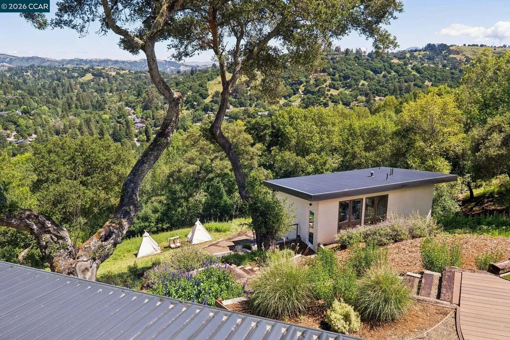 205 Crestview Drive Orinda CA 94563