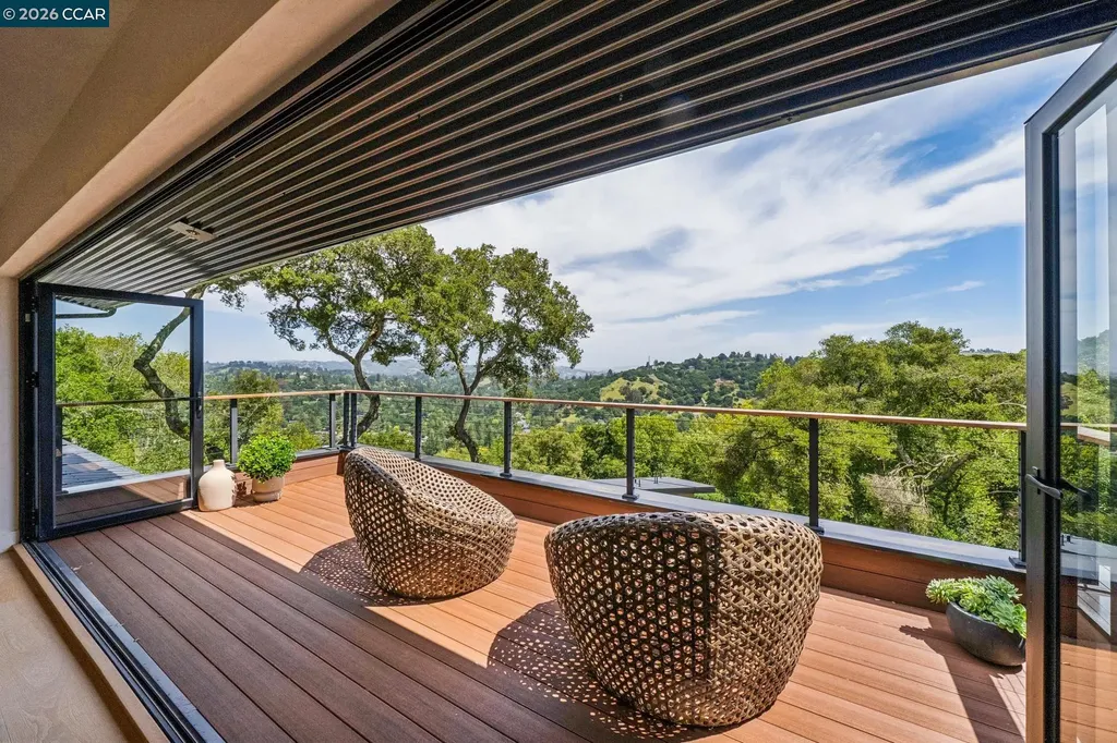 205 Crestview Drive Orinda CA 94563