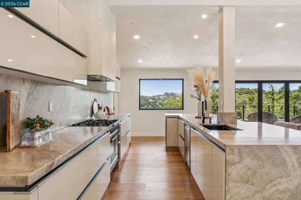 205 Crestview Drive Orinda CA 94563