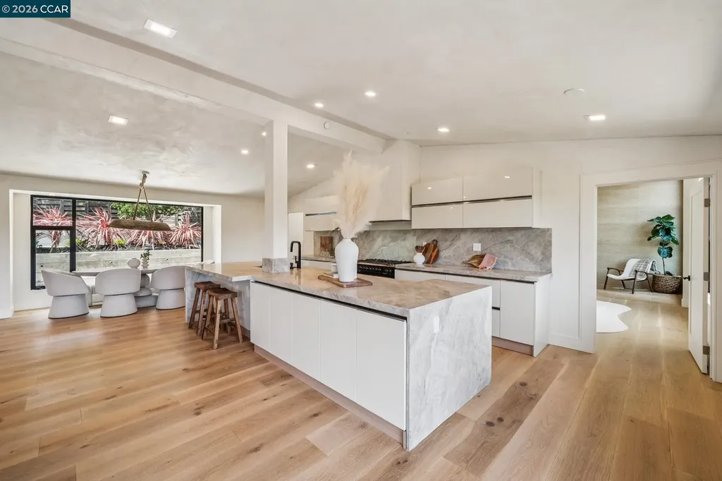 205 Crestview Drive Orinda CA 94563