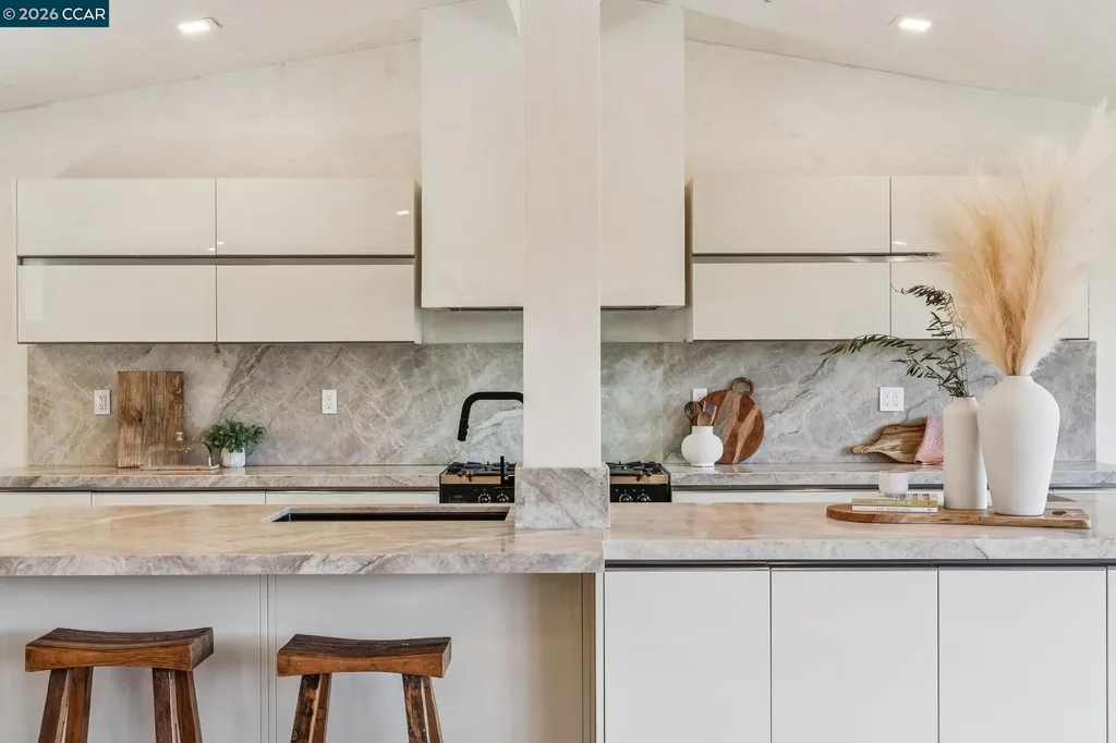 205 Crestview Drive Orinda CA 94563