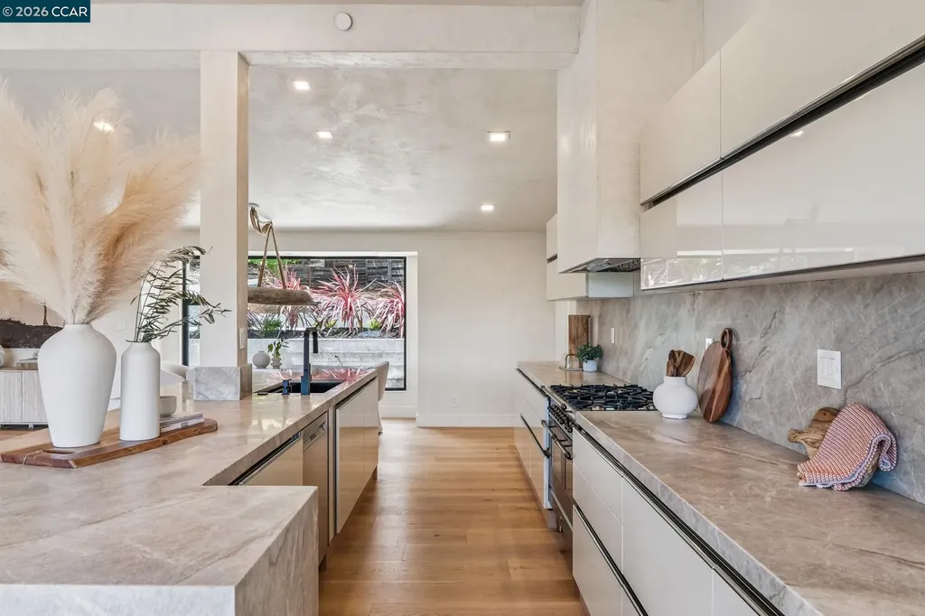 205 Crestview Drive Orinda CA 94563