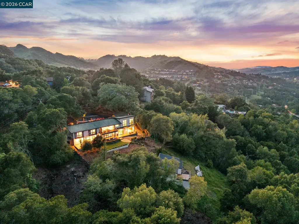 205 Crestview Drive Orinda CA 94563