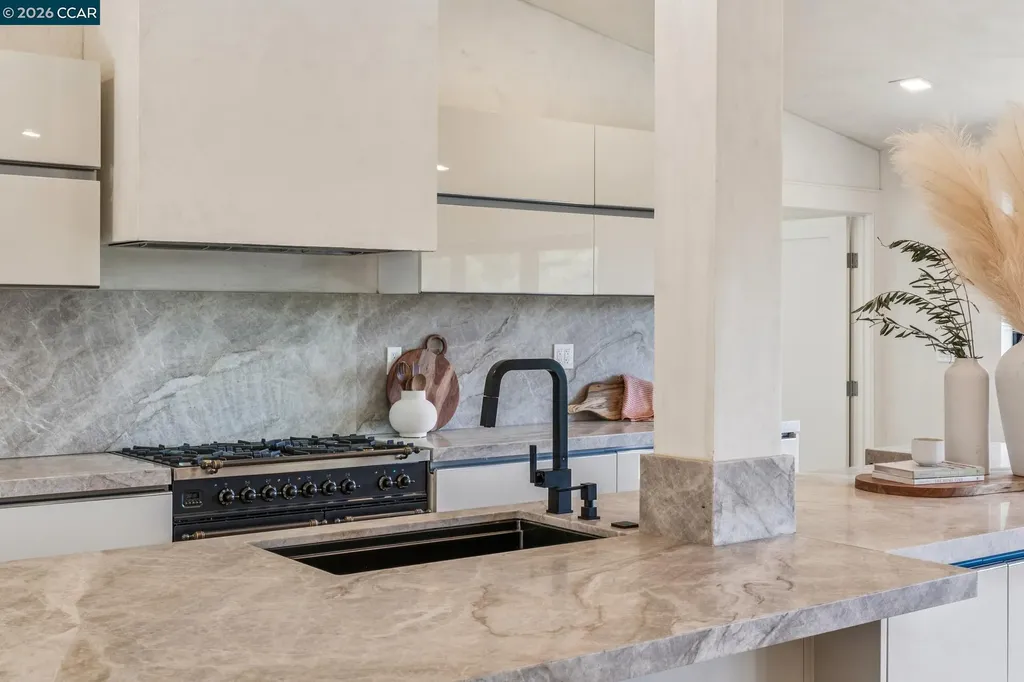 205 Crestview Drive Orinda CA 94563