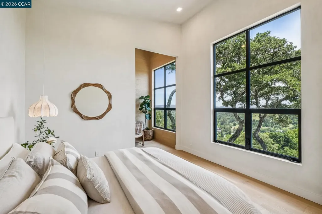 205 Crestview Drive Orinda CA 94563
