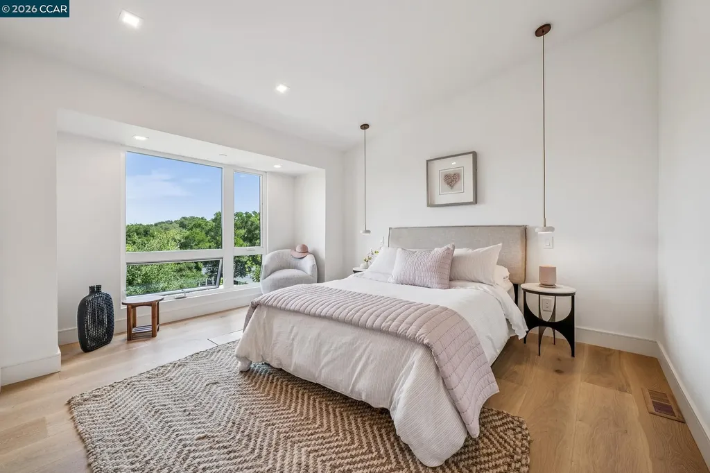 205 Crestview Drive Orinda CA 94563