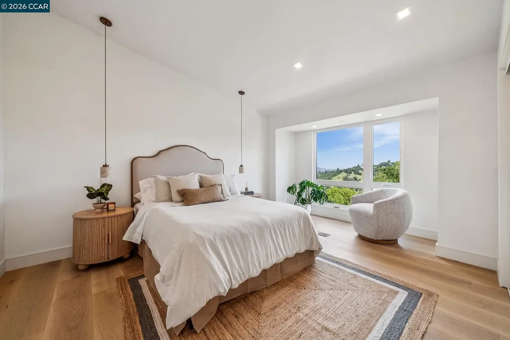 205 Crestview Drive Orinda CA 94563