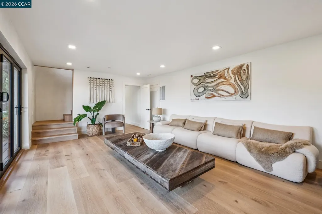 205 Crestview Drive Orinda CA 94563