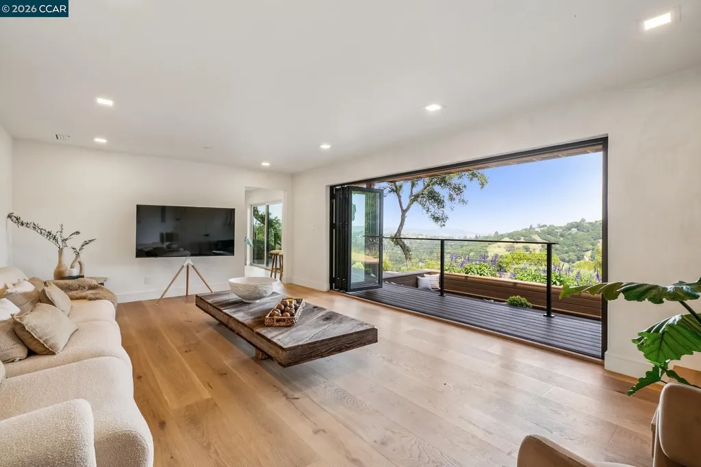 205 Crestview Drive Orinda CA 94563