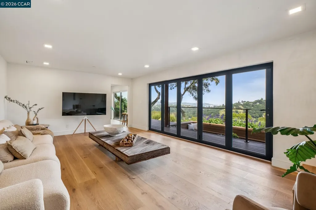 205 Crestview Drive Orinda CA 94563
