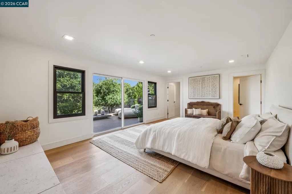 205 Crestview Drive Orinda CA 94563