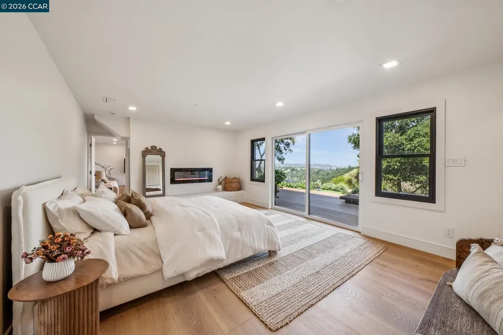 205 Crestview Drive Orinda CA 94563