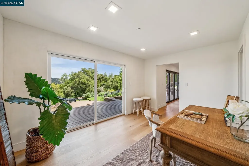 205 Crestview Drive Orinda CA 94563