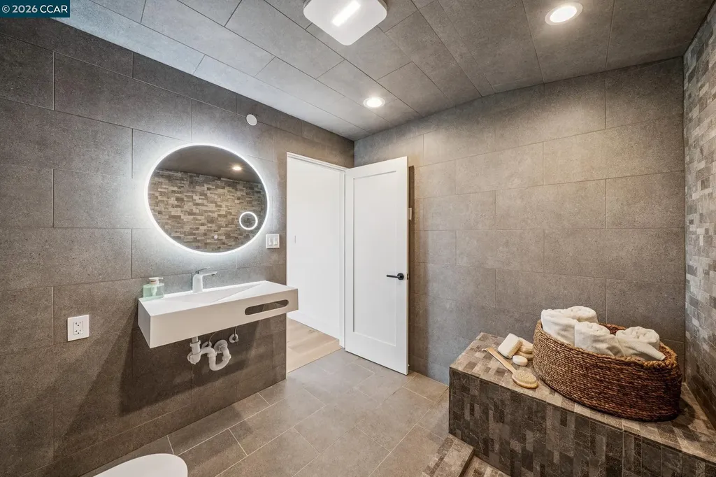 205 Crestview Drive Orinda CA 94563