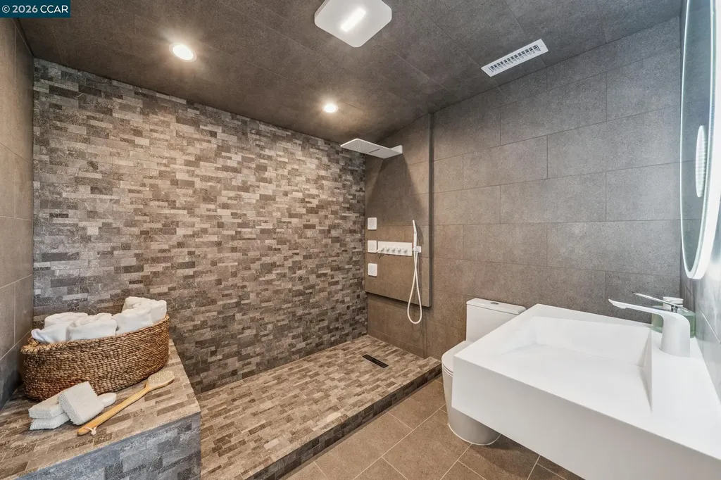 205 Crestview Drive Orinda CA 94563