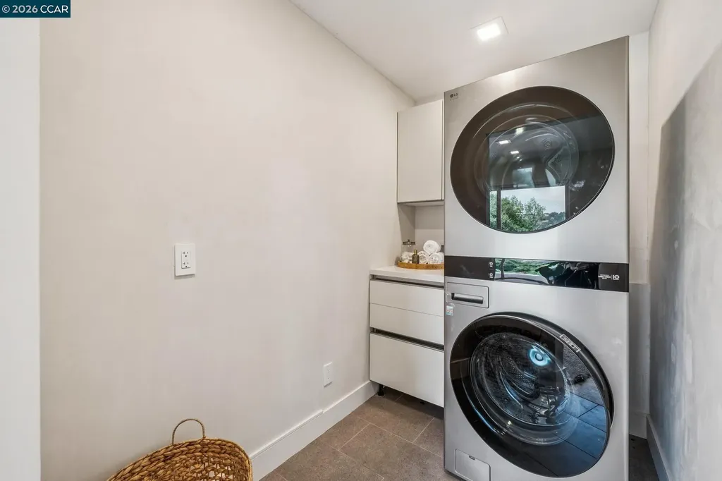 205 Crestview Drive Orinda CA 94563
