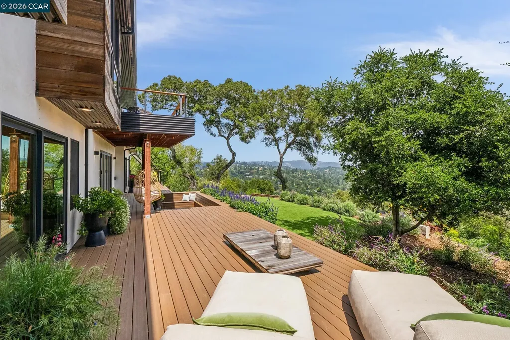 205 Crestview Drive Orinda CA 94563