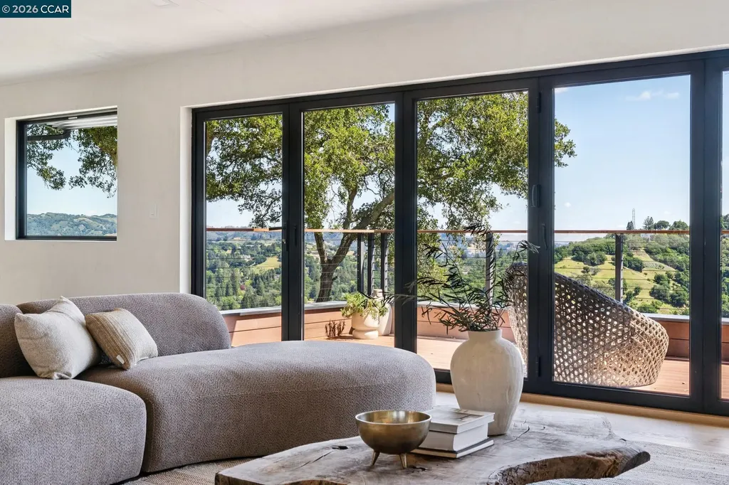 205 Crestview Drive Orinda CA 94563