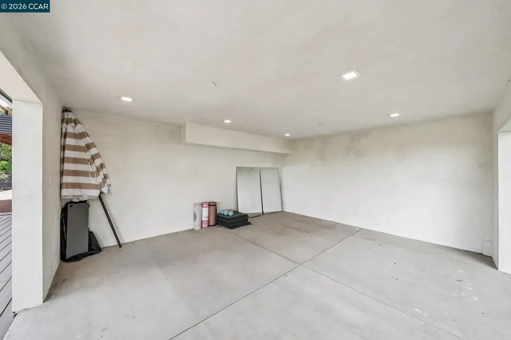 205 Crestview Drive Orinda CA 94563