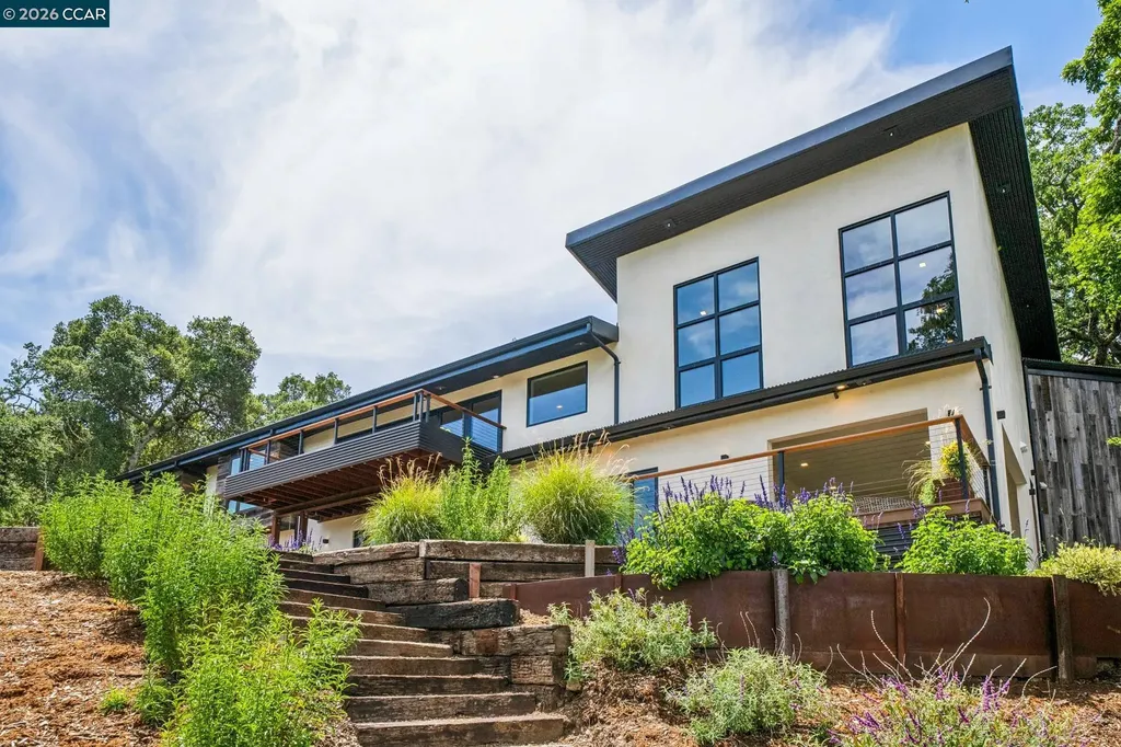 205 Crestview Drive Orinda CA 94563