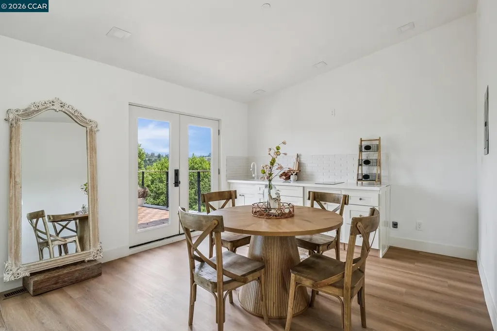 205 Crestview Drive Orinda CA 94563