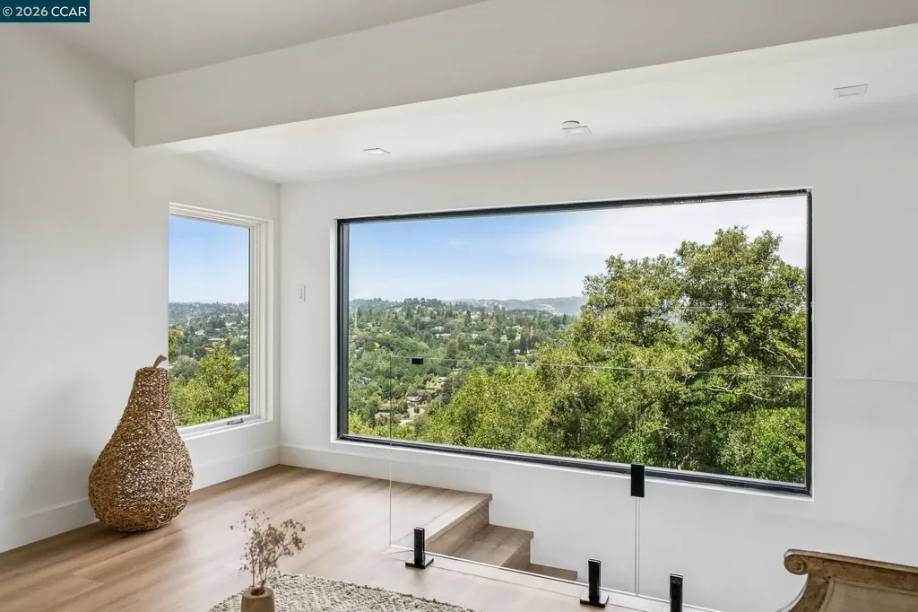 205 Crestview Drive Orinda CA 94563