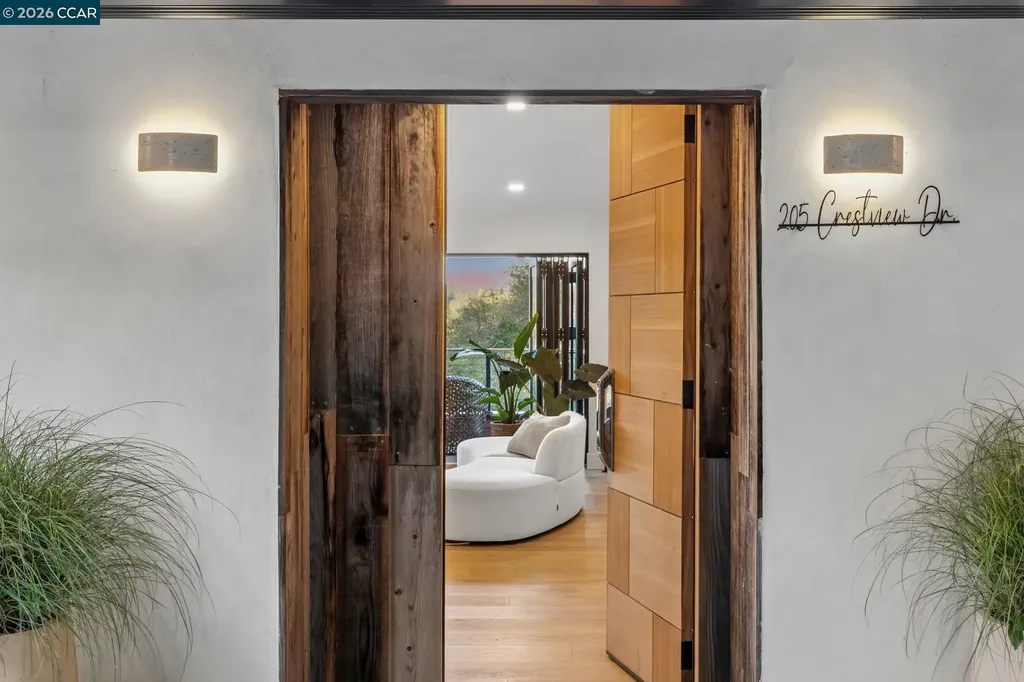 205 Crestview Drive Orinda CA 94563