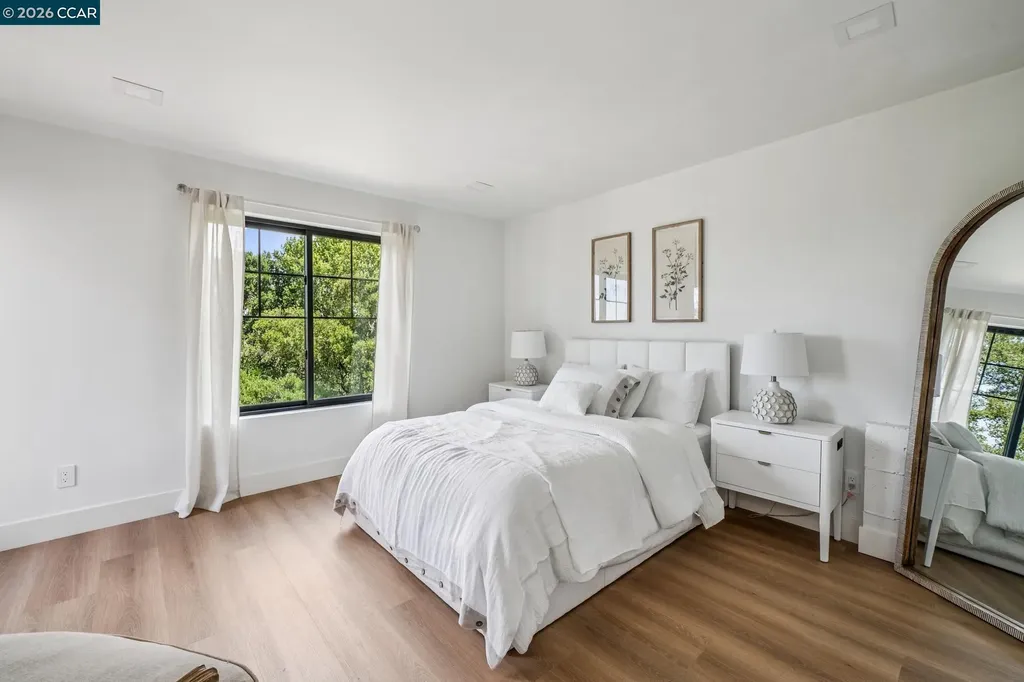 205 Crestview Drive Orinda CA 94563