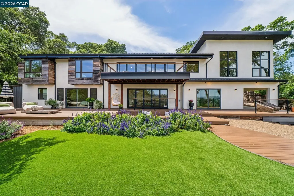 205 Crestview Drive Orinda CA 94563
