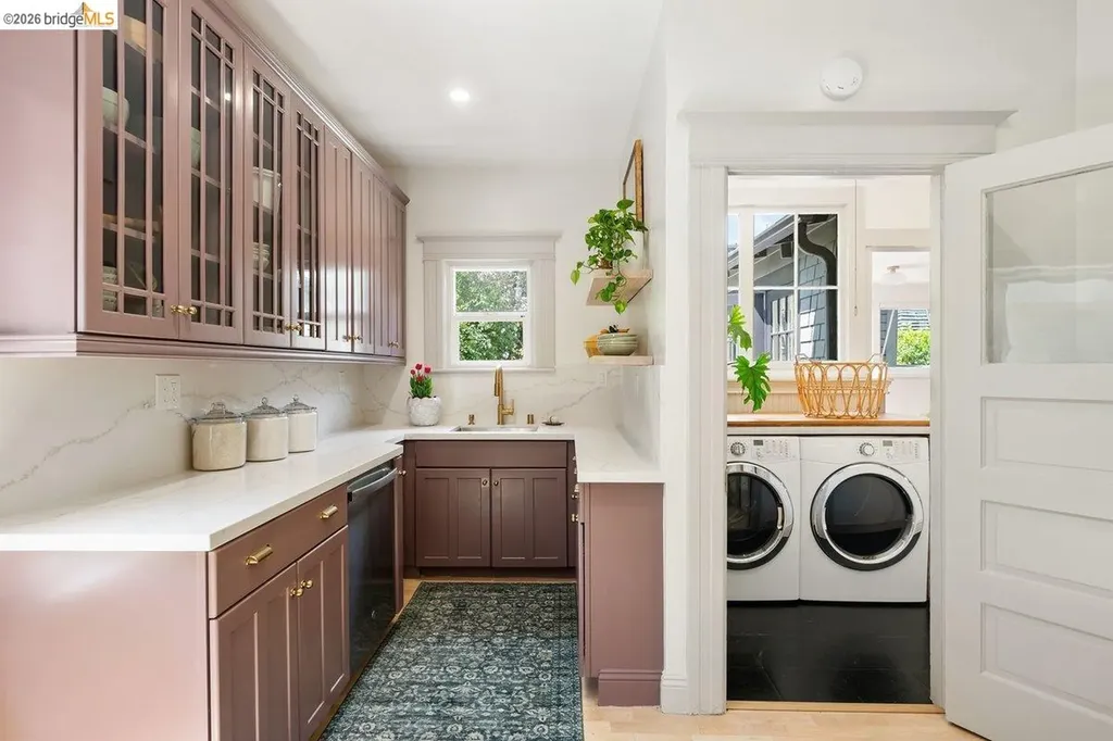 4369 Howe Street Oakland CA 94611