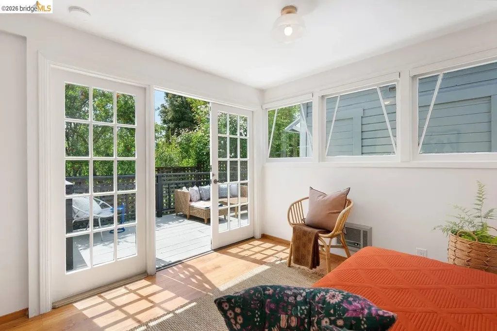 4369 Howe Street Oakland CA 94611