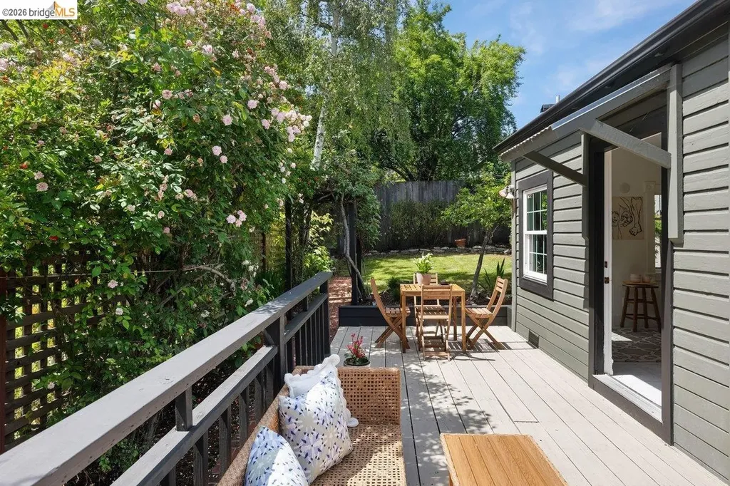 4369 Howe Street Oakland CA 94611