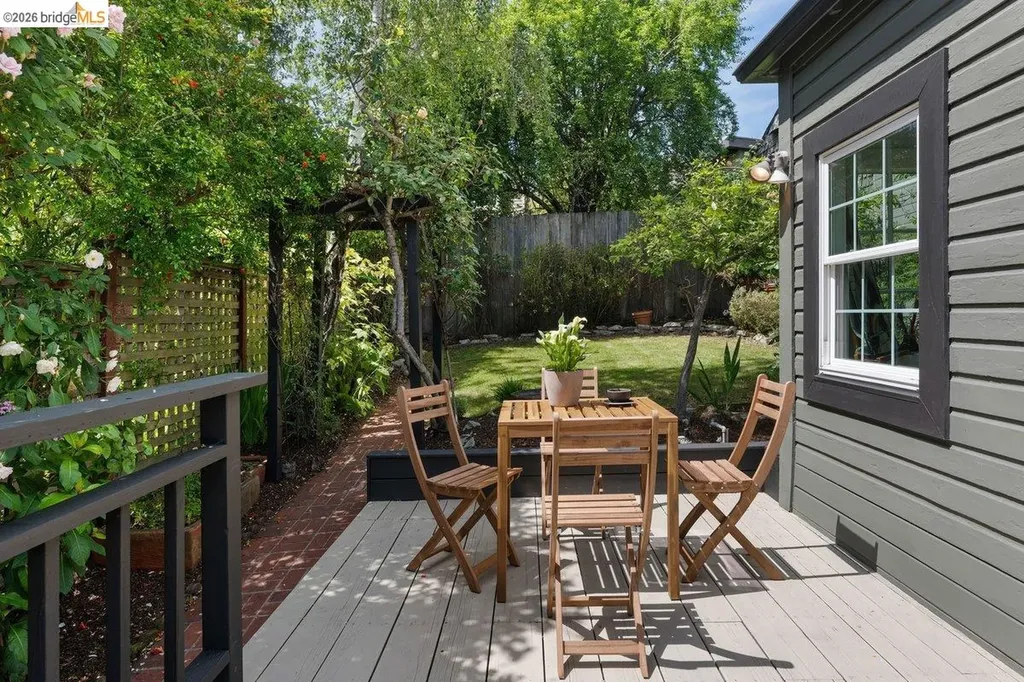 4369 Howe Street Oakland CA 94611
