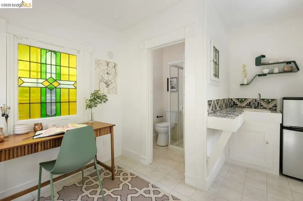 4369 Howe Street Oakland CA 94611