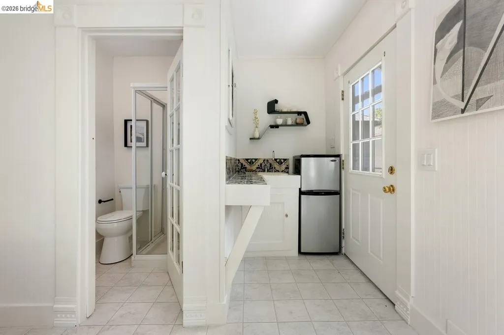 4369 Howe Street Oakland CA 94611