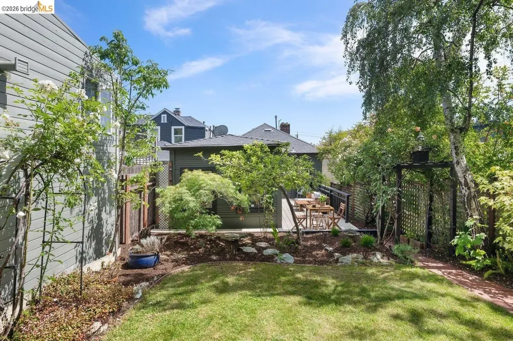 4369 Howe Street Oakland CA 94611