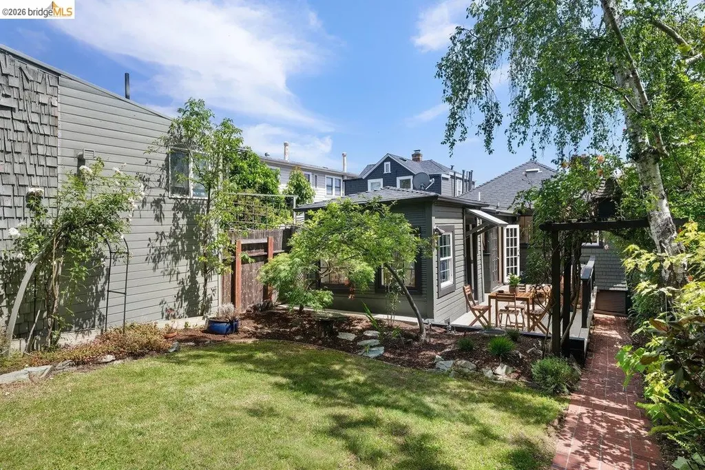 4369 Howe Street Oakland CA 94611