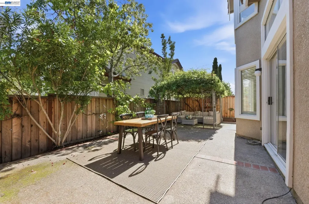 8516 Peachtree Avenue Newark CA 94560
