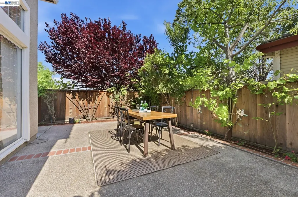 8516 Peachtree Avenue Newark CA 94560