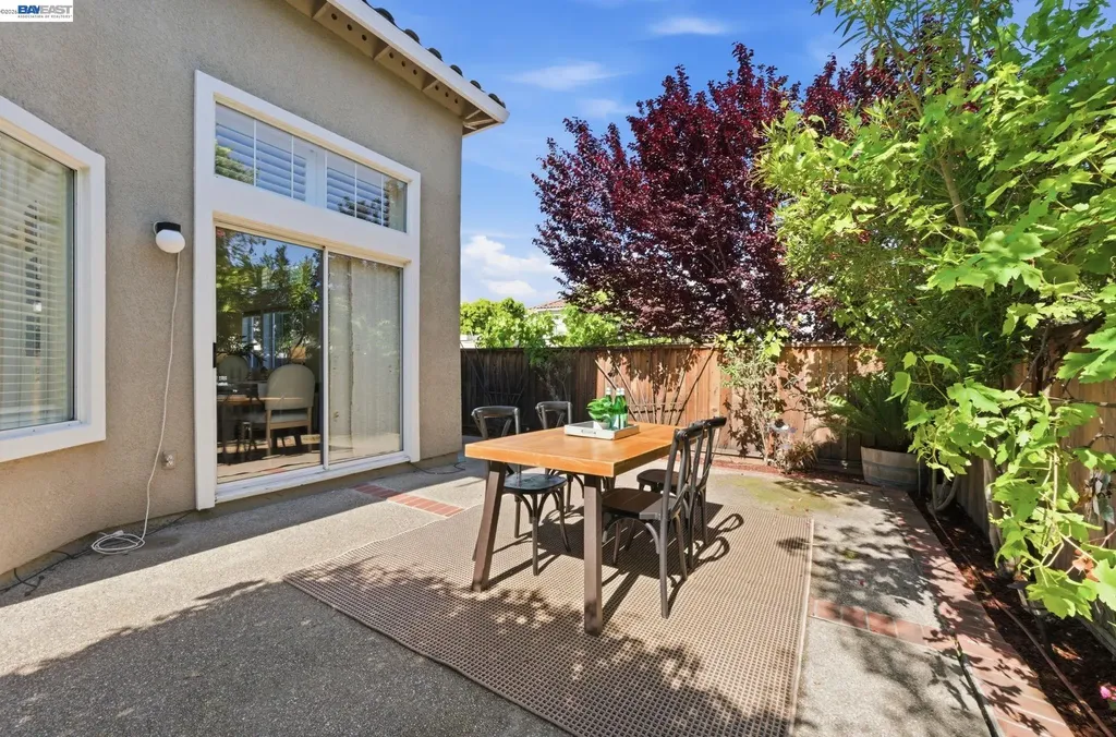 8516 Peachtree Avenue Newark CA 94560