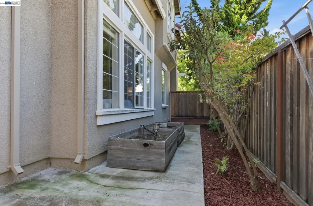 8516 Peachtree Avenue Newark CA 94560