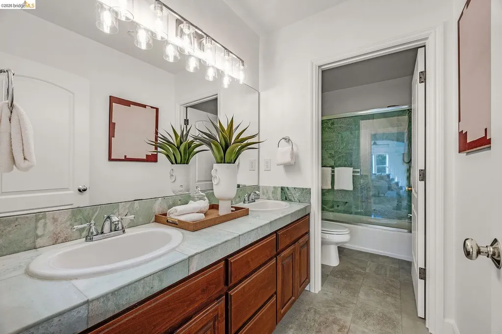 6203 Westwood Way Oakland CA 94611