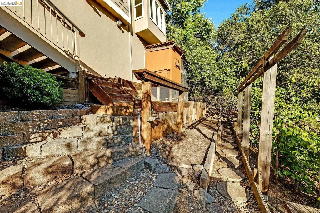 6203 Westwood Way Oakland CA 94611