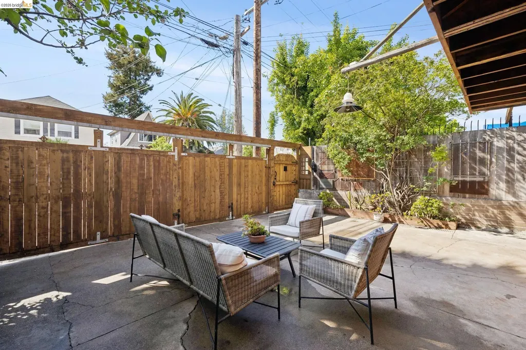 3710 West Street Oakland CA 94608