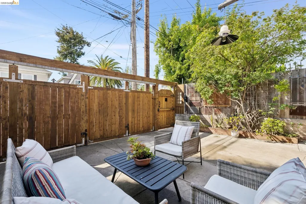 3710 West Street Oakland CA 94608