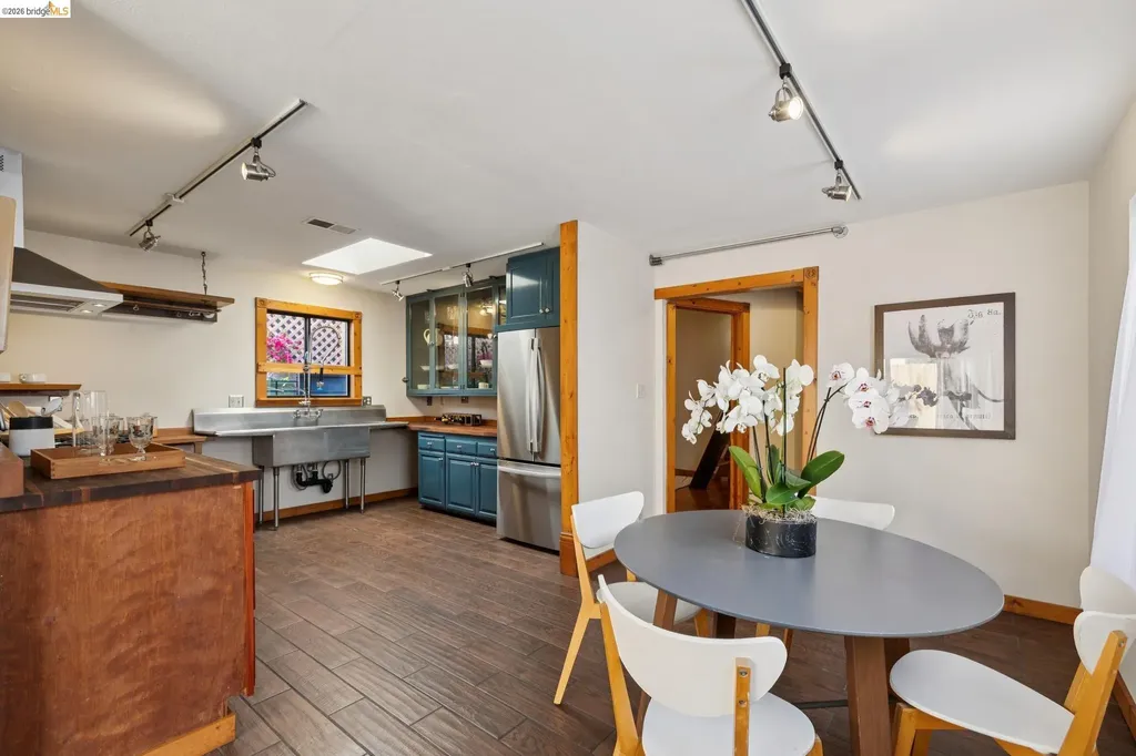 3710 West Street Oakland CA 94608
