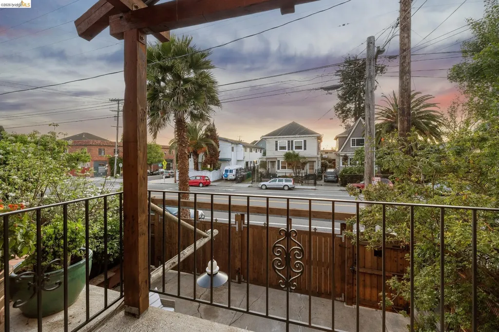 3710 West Street Oakland CA 94608