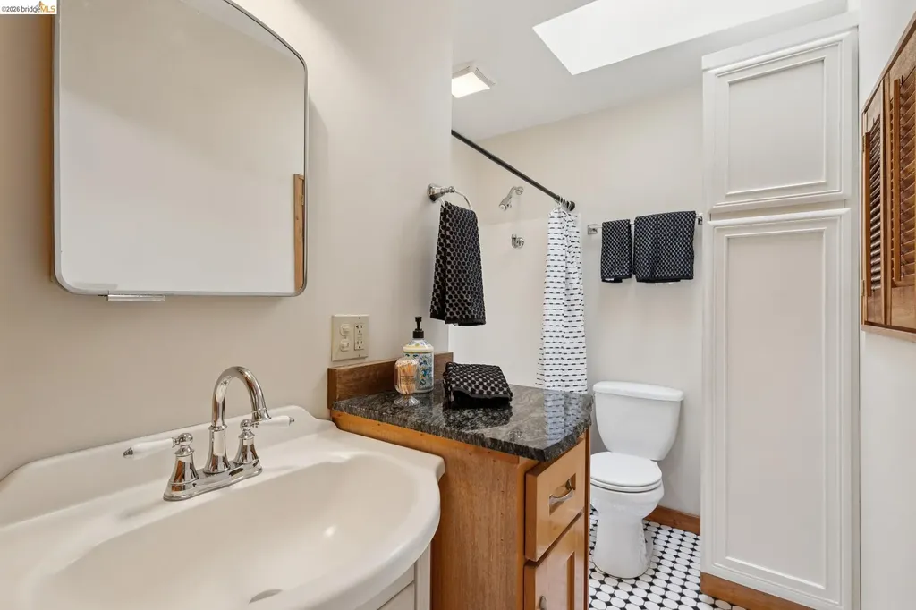 3710 West Street Oakland CA 94608