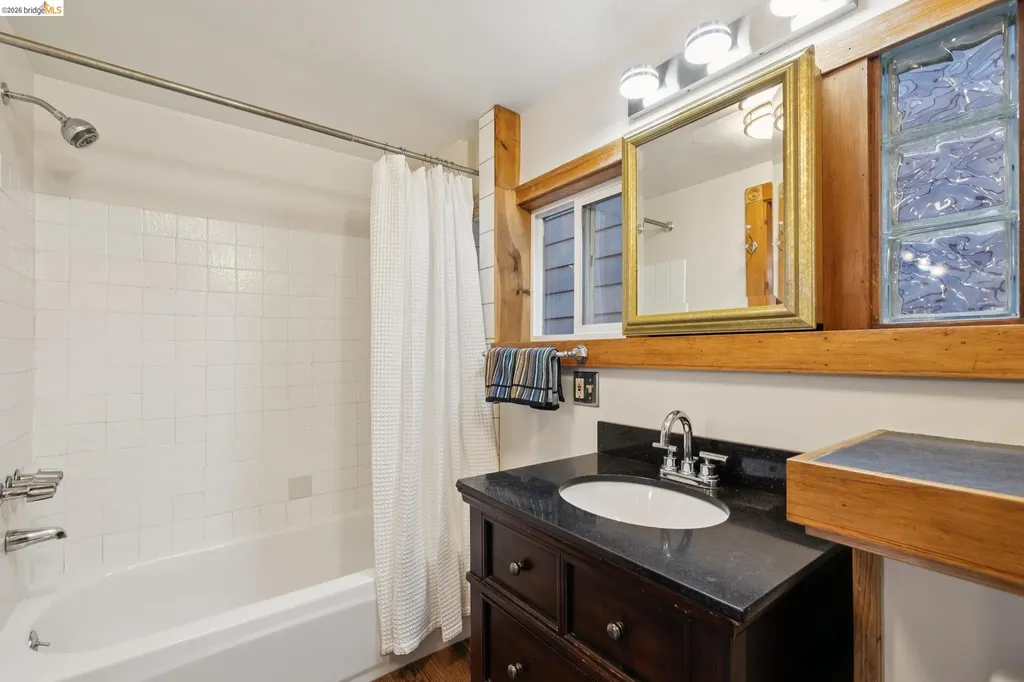 3710 West Street Oakland CA 94608