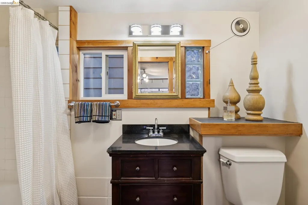 3710 West Street Oakland CA 94608